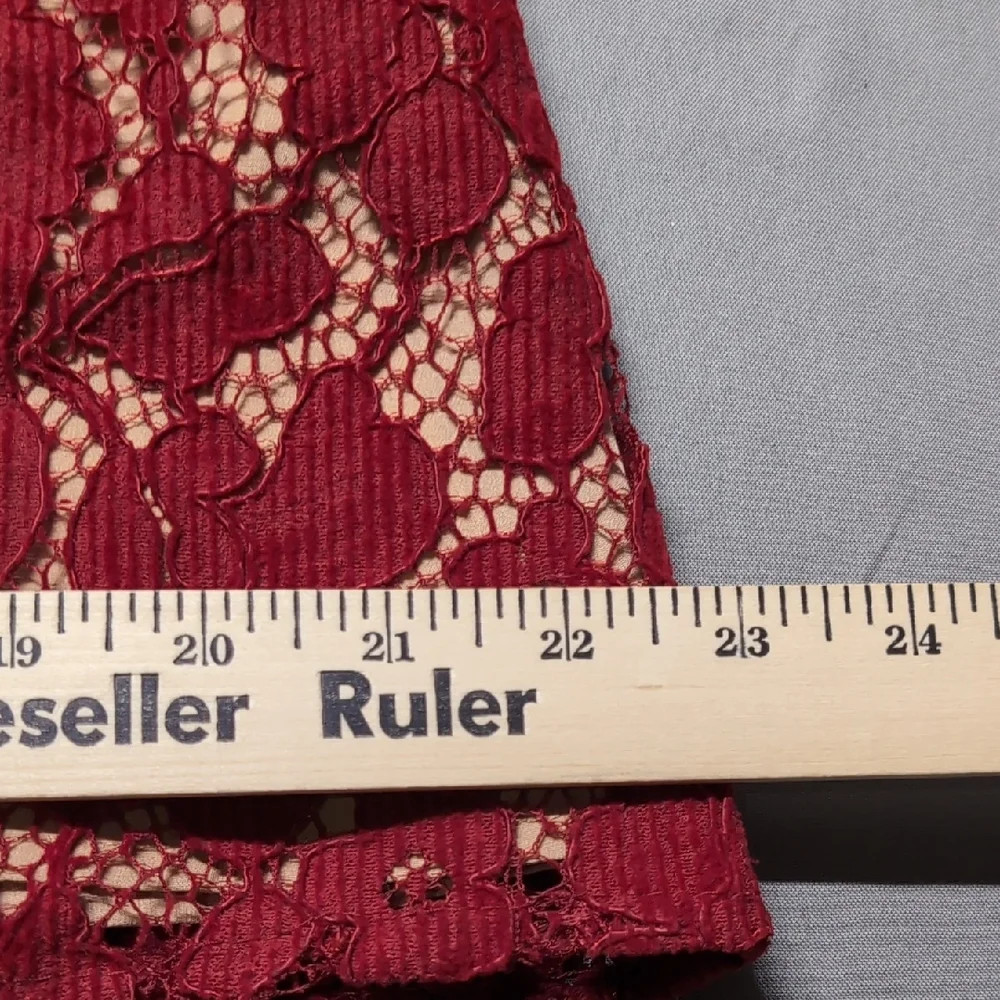 Burgundy Red Floral Lace V-Neck Camisole Spaghetti‎ Strap Lined Tank Top